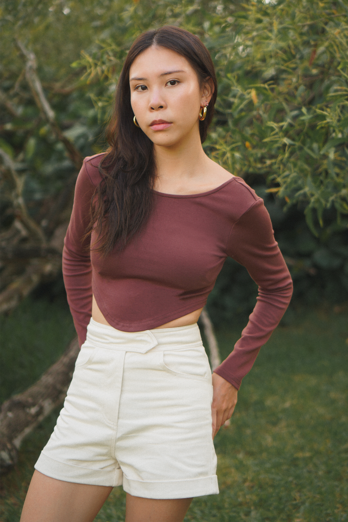 scoop burnt long sleeve top with white pearly tailored pants twill cotton made with structure and to fit. come with pockets and perfect fit foreveryday look.